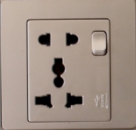 Ổ cắm 2 và 3 chấu có công tắc Q5816UASG